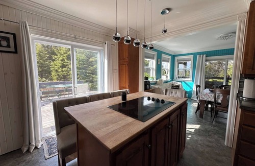 Brigus Junction House | Bermuda Waterfront: Ultimate Lakehouse Experience