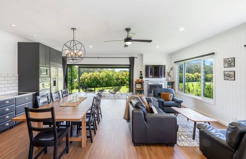 Berry Cottage | Berry Boutique Getaway - The Stables