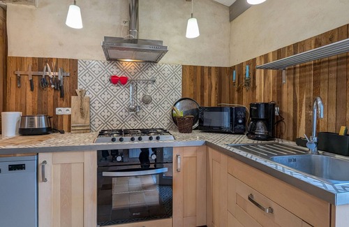 Mezieres-en-Brenne Cottage | Berry cottage in the heart of the Natural Park with garden and parking, 3 rooms, fireplace