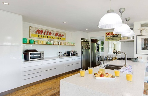 Brogers Creek Cottage | Berry Mountain Hideaway – peaceful retreat boasting the most spectacular views of Kangaroo Valley