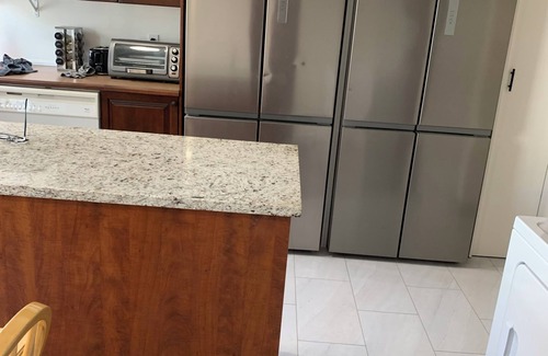Valleyfield Apartment | besides lake hospital, supermarket, swimming pool;rent for roomor family