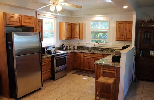 Hilo House | Best Hilo Location @ Richardsons Beach Park, Swimming, Snorkeling Sleeps 8-Save$