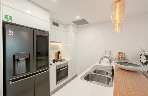 Spring Hill Apartment | Best Location 2-Bed with Gym, Pool 7-min From CBD