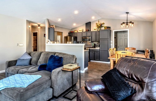 Whitefish House | Best of Whitefish 2018-25 - 5 star reviews! 3 Bedrooms 5 mins 2 WF! 30 to GNP!