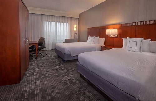 Newark Hotel | Best Place to Stay in Newark! 4 Pet-friendly Units, Indoor Pool, Free Parking!