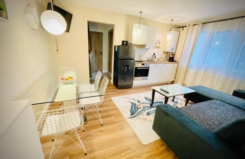 Resita Apartment | Best place to stay-Self check in-24h