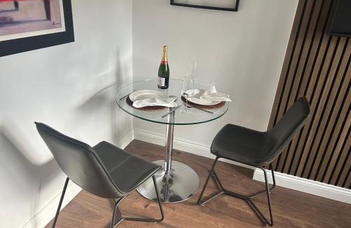 Barnsley Apartment | Best rated in Barnsley- apartment sleeps 4 & 5 minute walk to town centre
