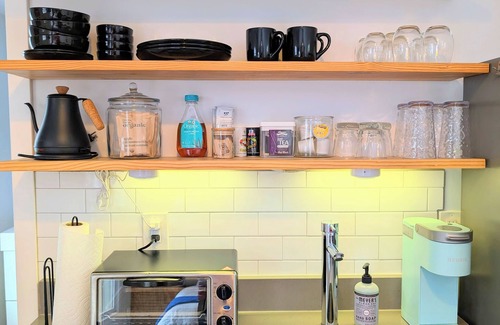Historic Oakwood Apartment | Best Tiny House In Town!