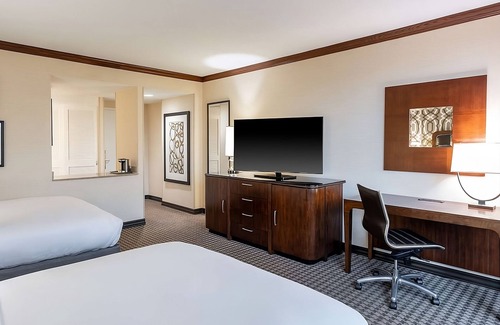 Alexandria West Hotel | Best Value, Quality Stay! 2 Spacious Units, Pool, Parking, Pets Allowed!