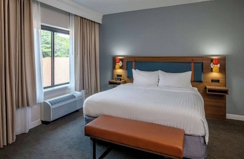 Foxboro Hotel | Best Value, Quality Stay! Pet-Friendly, Near F. Gilbert Hills State Forest