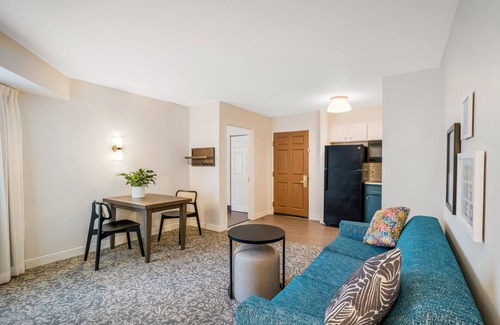 Acres Green Hotel | Best Value, Quality Stay! w/Pool, Near Saint Thomas More Park and Open Space!