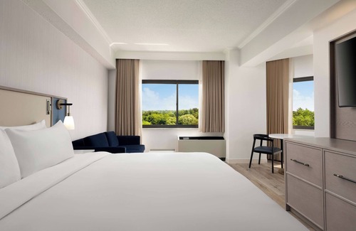 White Plains Resort | Best Value, Quality Stay! Close to Liberty Park, Free Airport Shuttle, w/Pool!