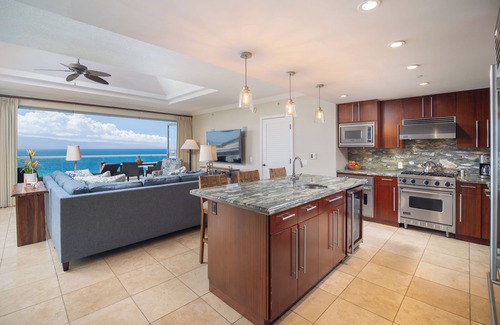 Lahaina Condo | Best Views at Honua Kai - Penthouse Suite with Private Lanai & Grill-Honua Kai K1025