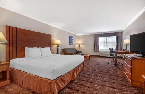 Mineral Wells Hotel | Best Western Club House Inn & Suites
