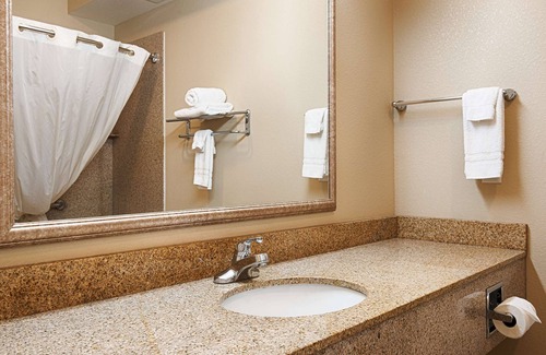 Clay Hotel | Best Western Henrietta Inn & Suites
