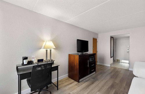 Saint Marys  Allen County Hotel | Best Western Luxbury Inn Fort Wayne