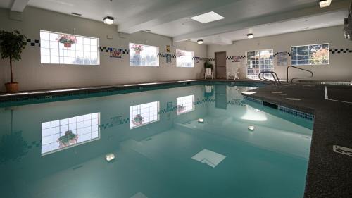 St. Helens Hotel | Best Western Oak Meadows Inn