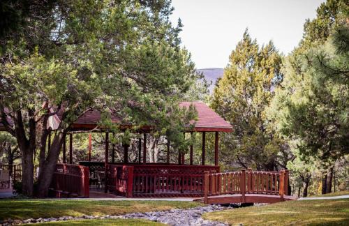 Ruidoso Downs Hotel | Best Western Pine Springs Inn