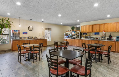 Ruidoso Downs Hotel | Best Western Pine Springs Inn