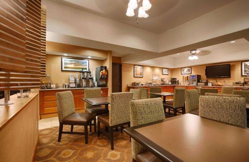 Mishawaka Hotel | Best Western Plus Mishawaka Inn