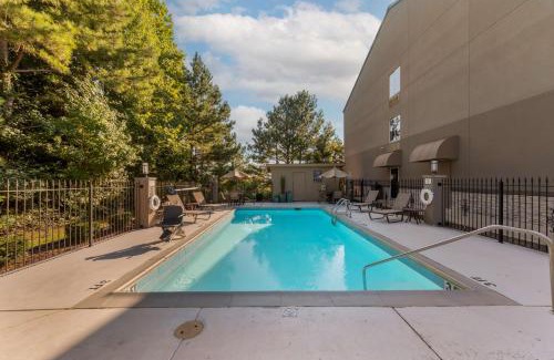 Russellville Hotel | Best Western Plus Russellville Hotel & Suites