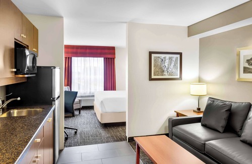 Thompson Hotel | Best Western Thompson Hotel & Suites