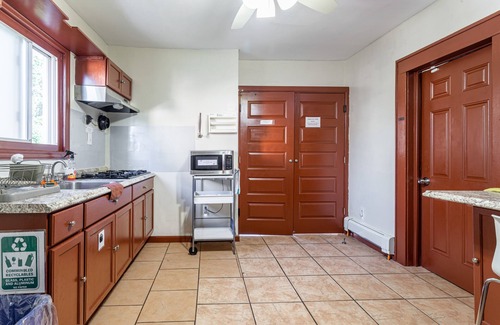 Hillside House | ⭐️Best XL House To Visit NYC-5BR+3Baths+Hot Tub+Parking 5 cars