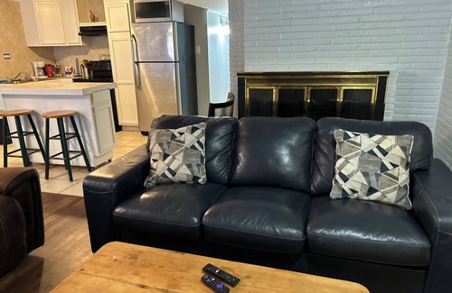 Tyler House | BestStays@Bunkhouse affordable lodging, TVs in all BRMS