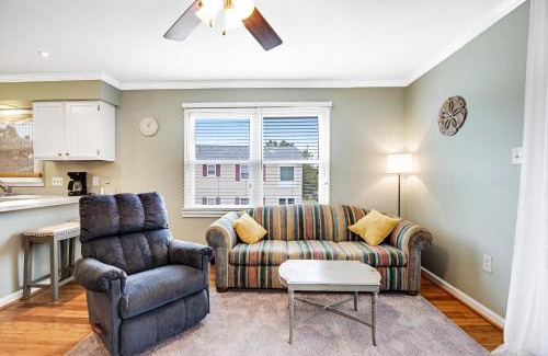 Frankford Apartment | Bethany Meadows - 4E Briar N