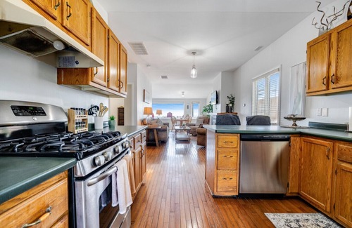 Leamington House | Better Than Ever Lakehouse!