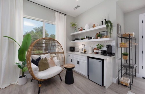 Citrus Heights House | Better than Home King bed Suite