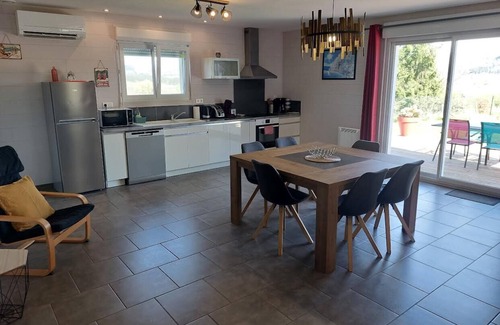 Baresia-sur-l'Ain House | BETWEEN LAKES AND MOUNTAINS - DETACHED HOUSE AIR-CONDITIONED 3-BEDROOM WITH ENCLOSED GROUNDS