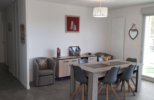Carcans Apartment | Between ocean, lake and forest! Bright apartment with sitting area on balcony