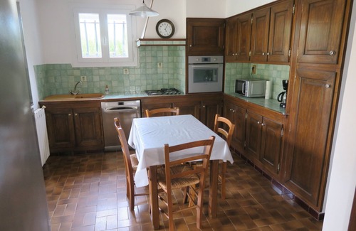 Quissac House | Between sea and Cevennes, shady villa 2 to 8 ft, 3 bdrms, near greenways