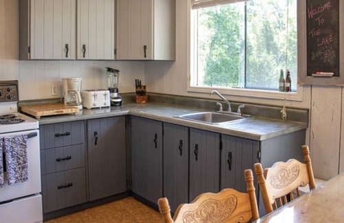 Trent Lakes Cottage | Between the Locks - Affordable 3Br Waterfront Cottage - Pet-Friendly