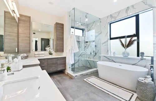 Beverly Grove Villa | Beverly Hills LUX Villa w. Pool, Rooftop & Parking