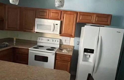 Wilbur-By-The-Sea Apartment | "Beverly's Place" Beachfront Apt Daytona Beach - just steps away from the ocean!