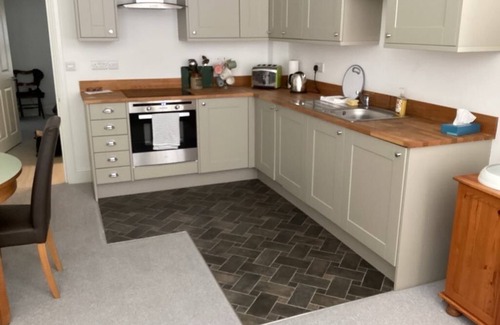 Bexhill-on-Sea Apartment | Bexhill Town Centre Flat - Less than 5 mins to the iconic De La Warr Pavillion.
