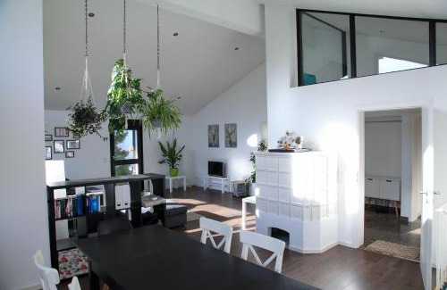 Gauting Apartment | Bezaubernder Bungalow im Fünfseenland nähe S-Bahn