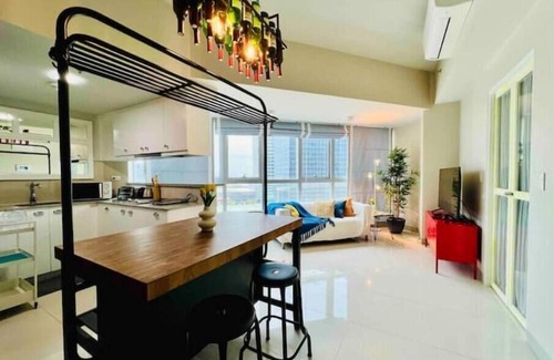 Pinagsama Condo | BGC Cozy Condo - Balcony, Pool & Wi-Fi - Suite 8
