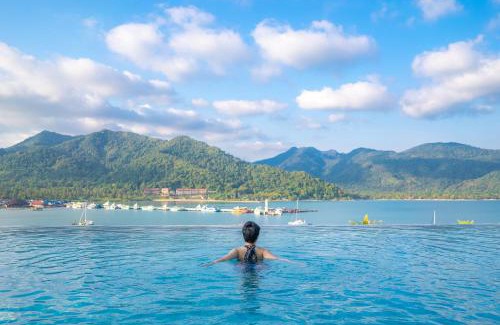 Bang Bao Bay Resort | Bhuvarin Resort