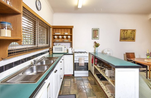 Daylesford Cottage | BIDWELL COTTAGE, a charming hideaway close to Lake Daylesford
