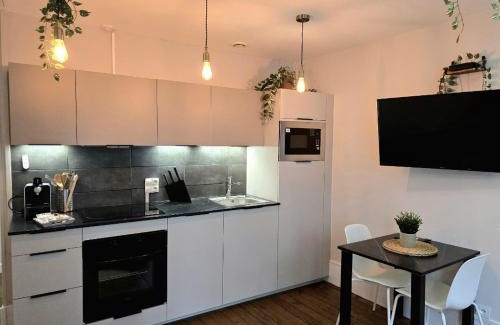Dreux Apartment | Bienvenue dans la Jungle