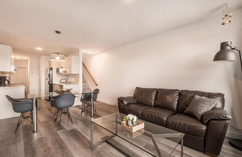 Longue-Pointe Apartment | Big 2 bedroom apartment on 2 floors