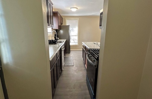 Vivian House | Big 3-bedroom house with 2 Full Bathrooms, with WiFi, AC in wonderful Vivian
