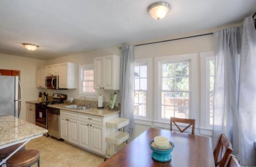 Big Bear City House | Big Bear Comfy Cozy Cabin