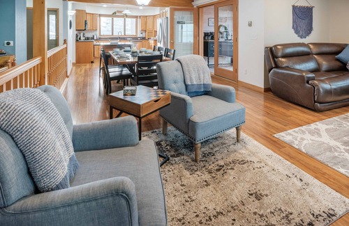 Avon Cabin | 🐻 Big Bear Lake Home 🎣 Sleeps 17 🛶 Game Room 🎮