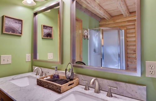 McGaheysville Cabin | 'Big Bear Lodge' - Cabin in Massanutten Resort!