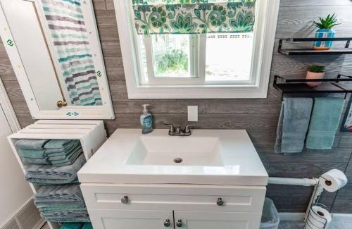Holton House | Big Blue Lake Cottages, LLC - Cottage #5