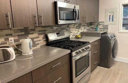District of North Vancouver Apartment | Big Charming 1-bedroom Apartment